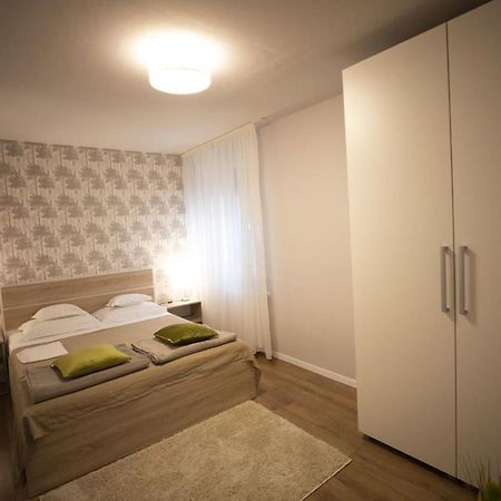 Smp Apartment 3 Timişoara Buitenkant foto