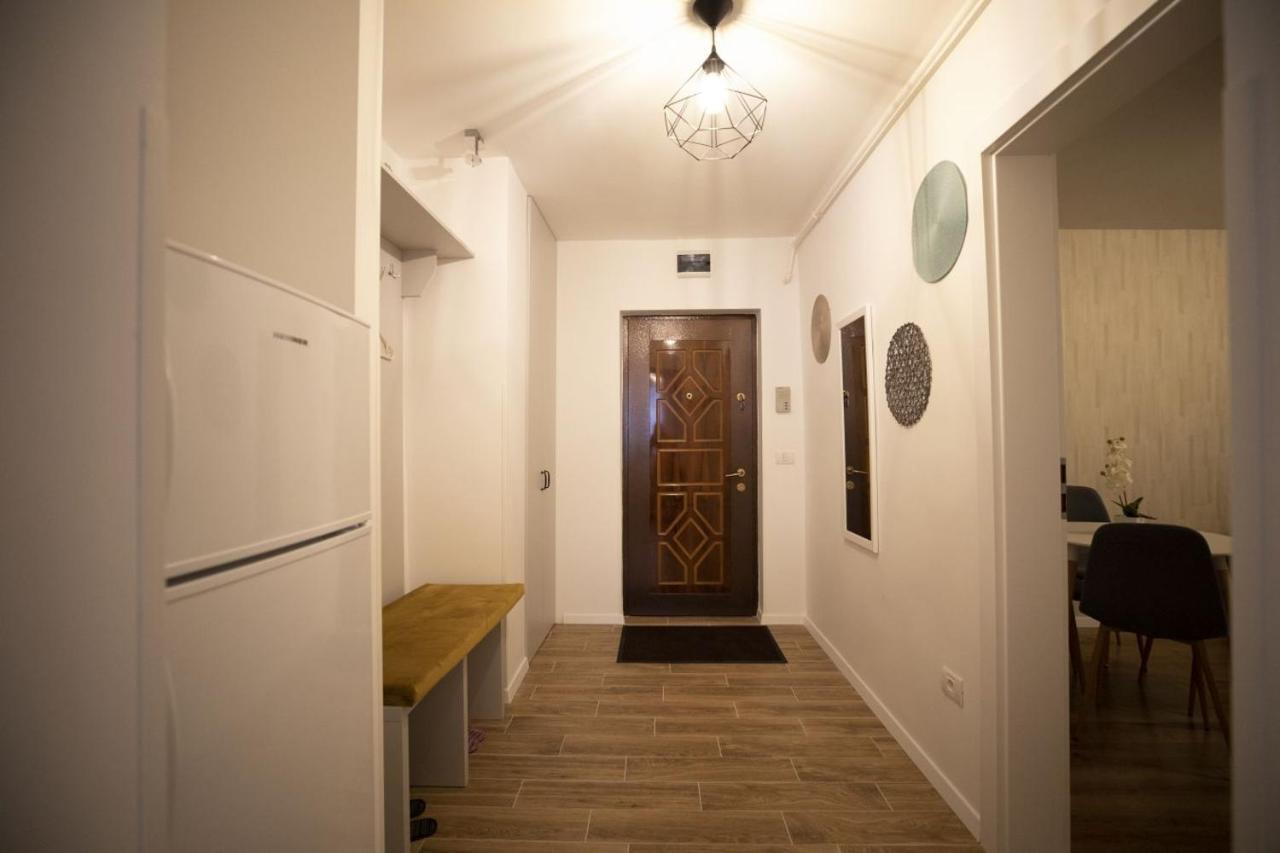 Smp Apartment 3 Timişoara Buitenkant foto