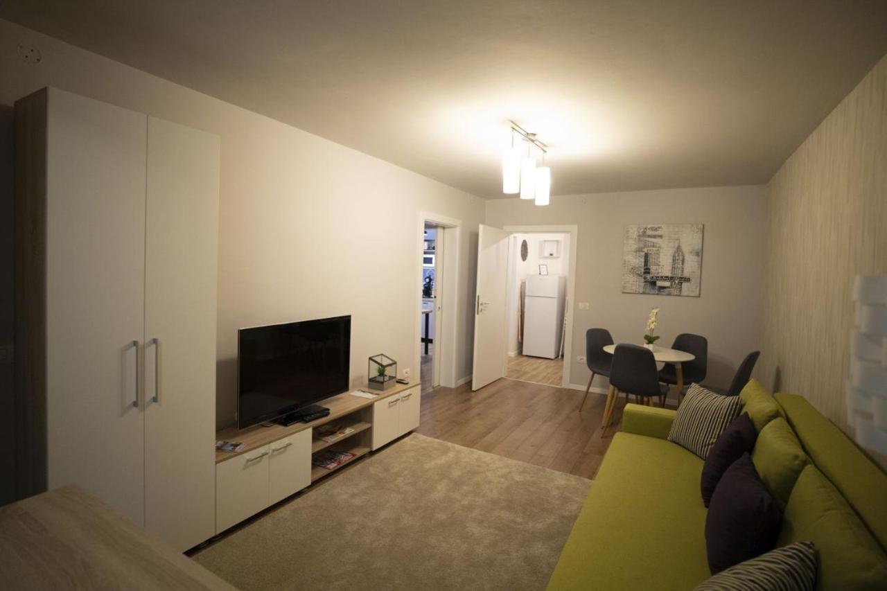Smp Apartment 3 Timişoara Buitenkant foto
