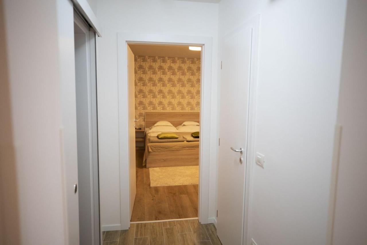 Smp Apartment 3 Timişoara Buitenkant foto